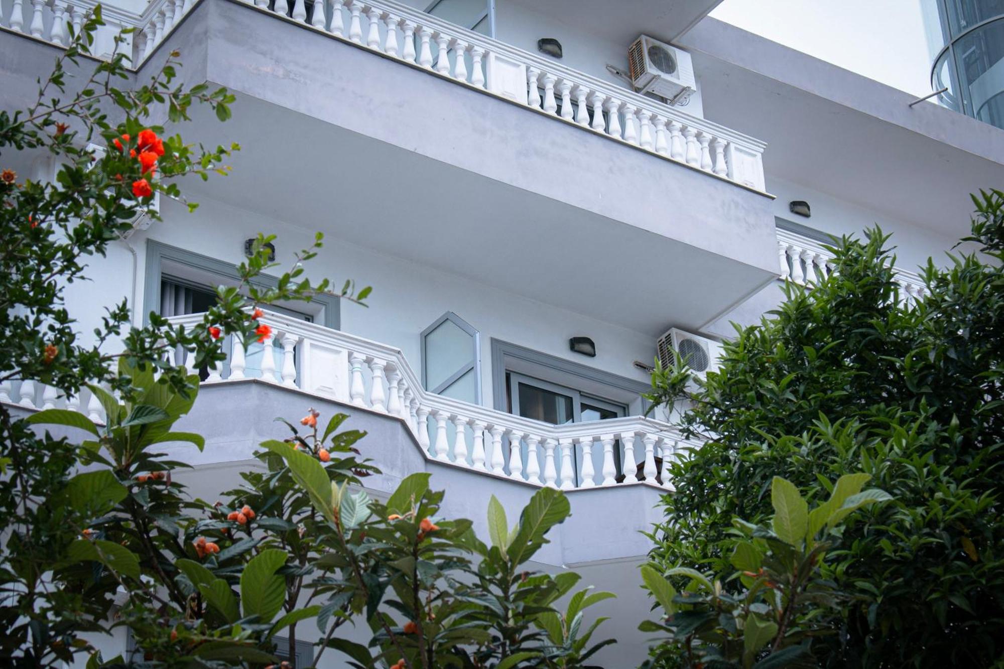 Hotel Fron Sarandë Exteriör bild