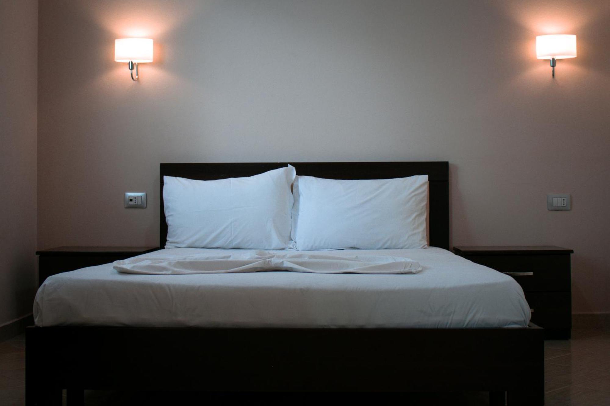 Hotel Fron Sarandë Exteriör bild