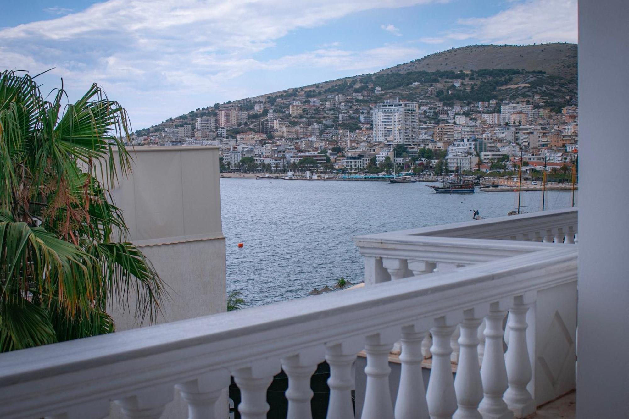 Hotel Fron Sarandë Exteriör bild