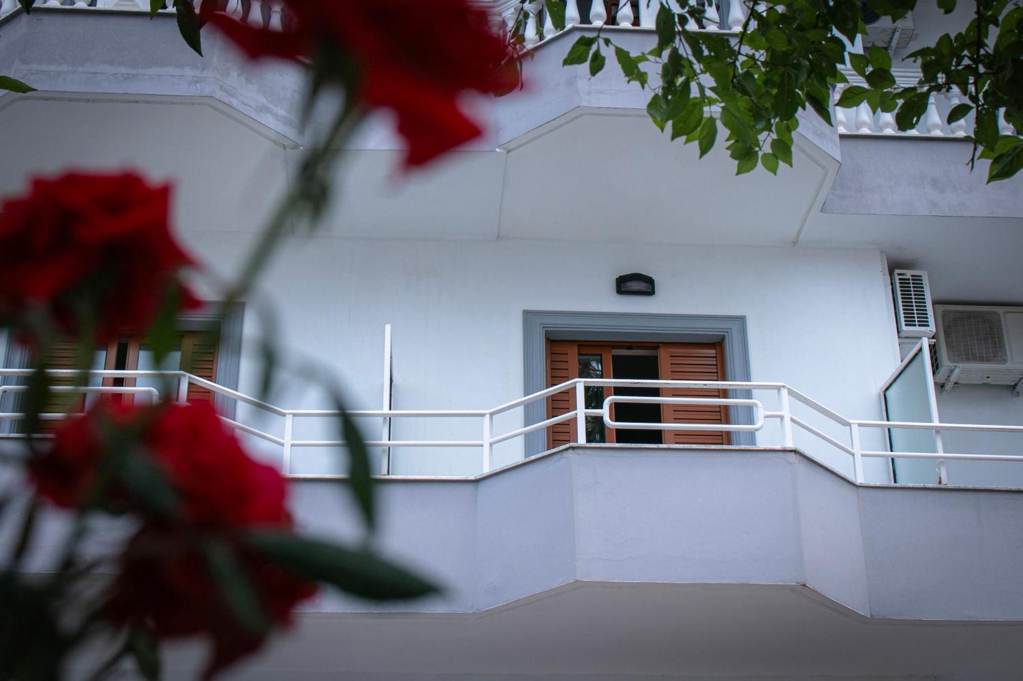 Hotel Fron Sarandë Exteriör bild
