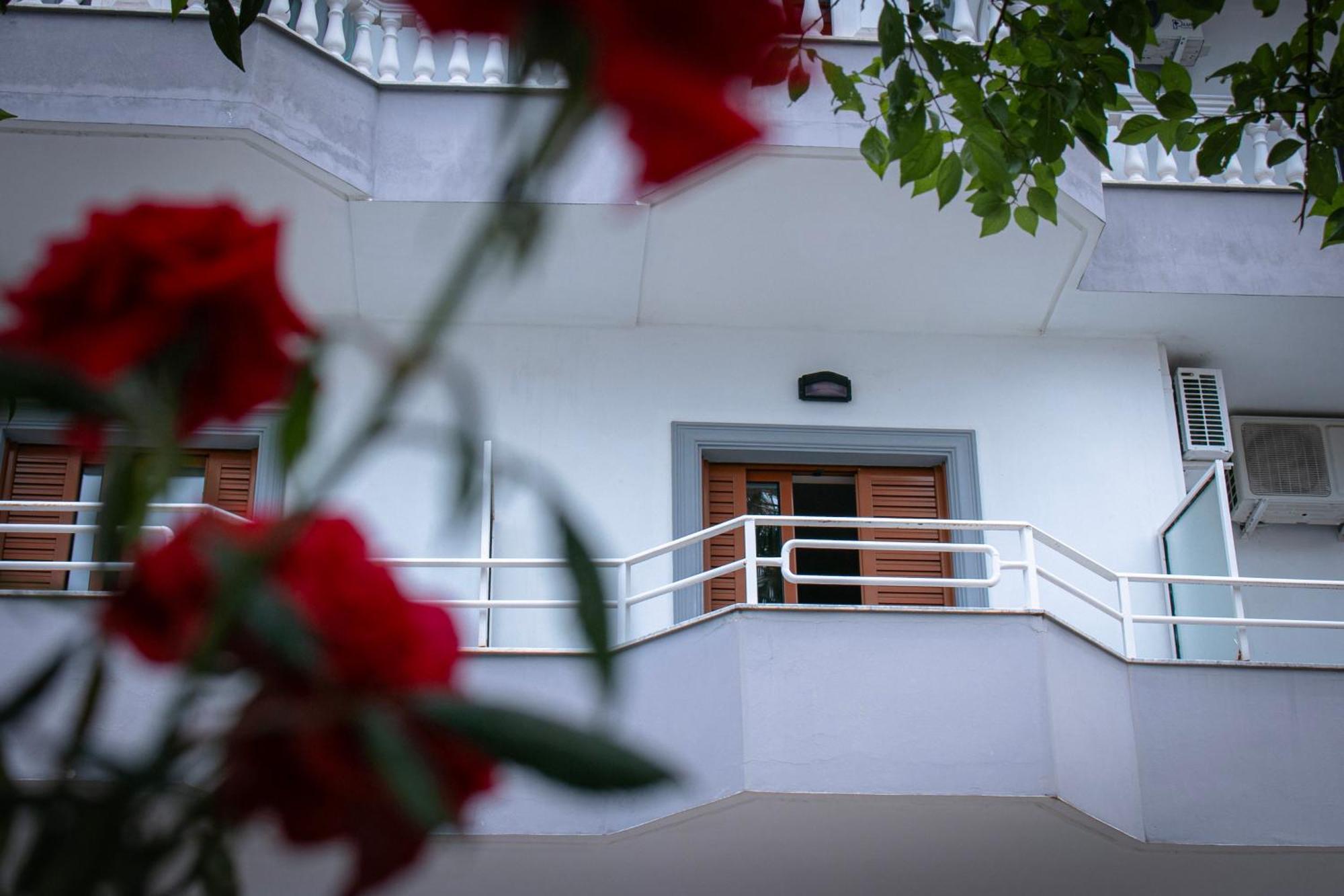 Hotel Fron Sarandë Exteriör bild