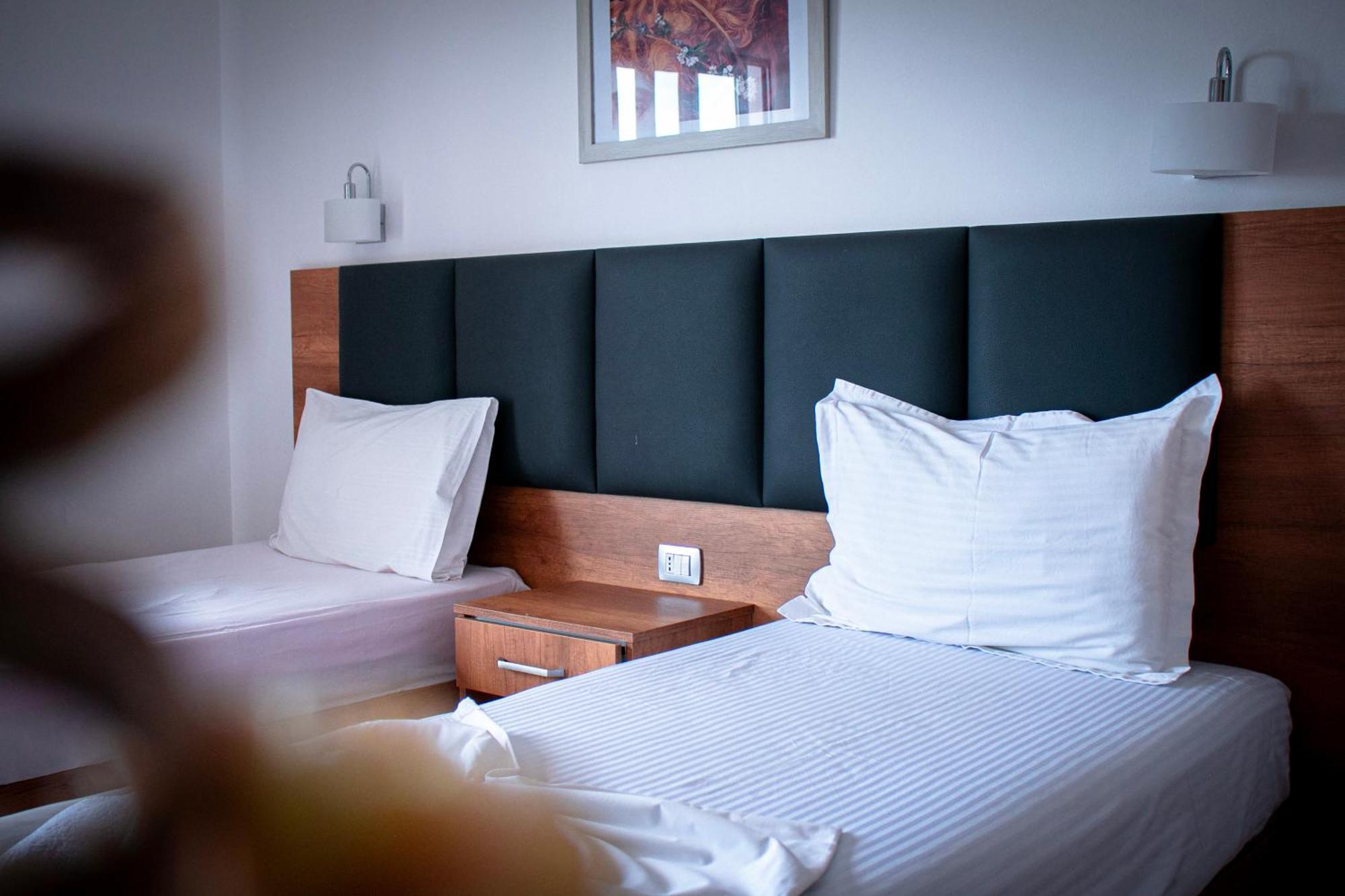 Hotel Fron Sarandë Exteriör bild