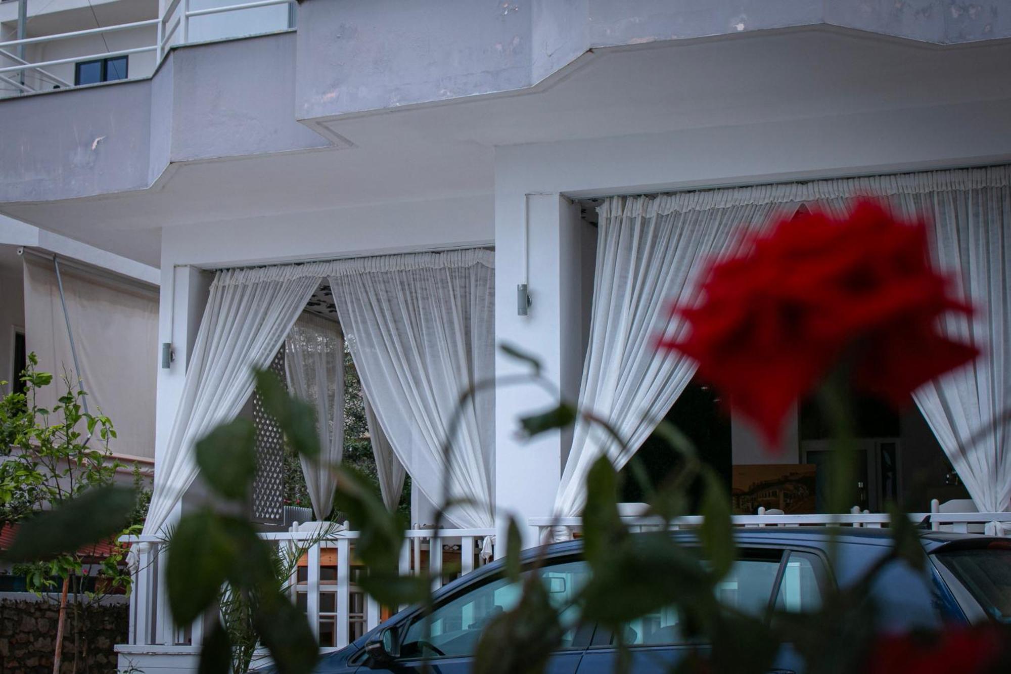 Hotel Fron Sarandë Exteriör bild