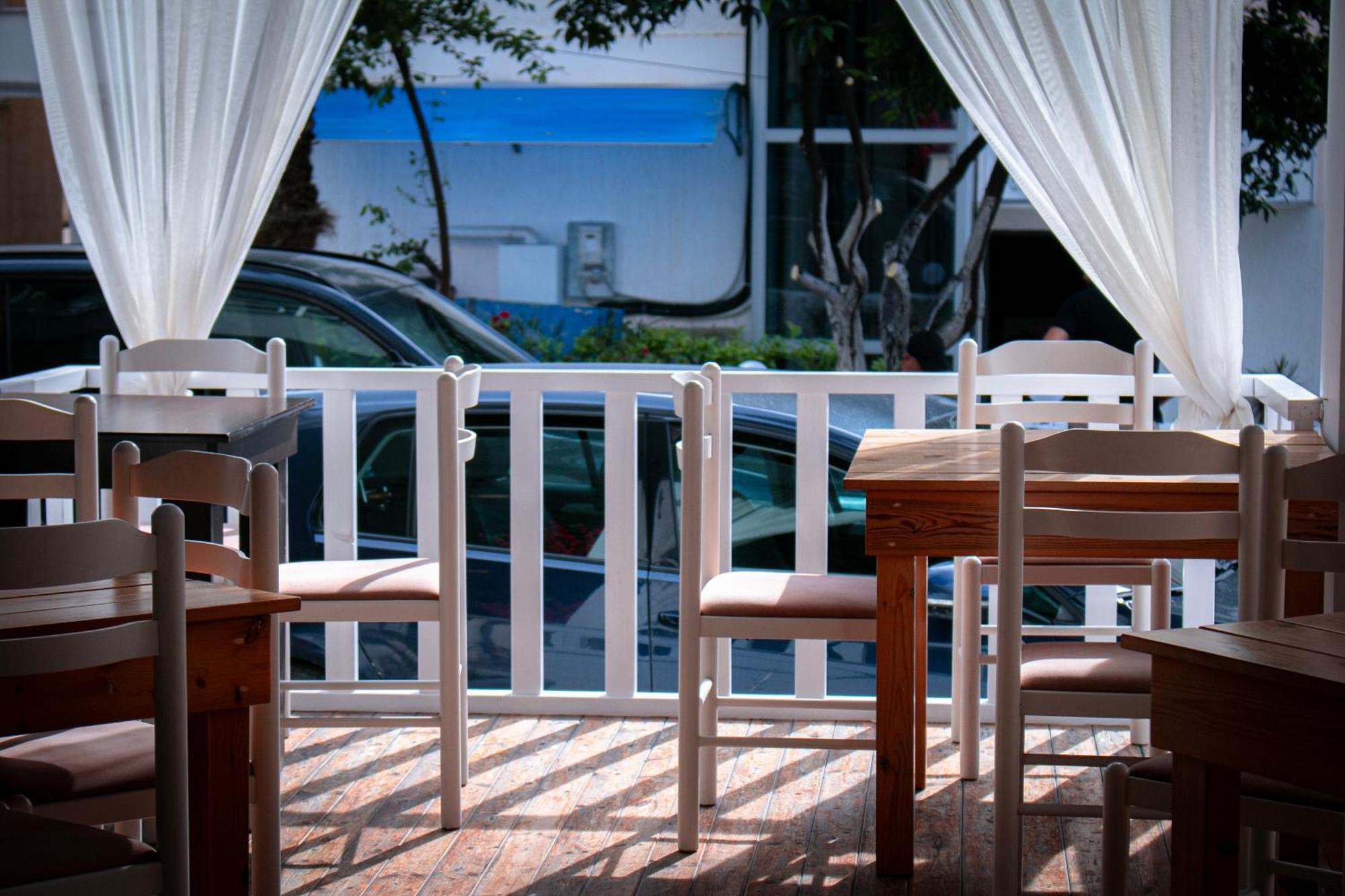 Hotel Fron Sarandë Exteriör bild