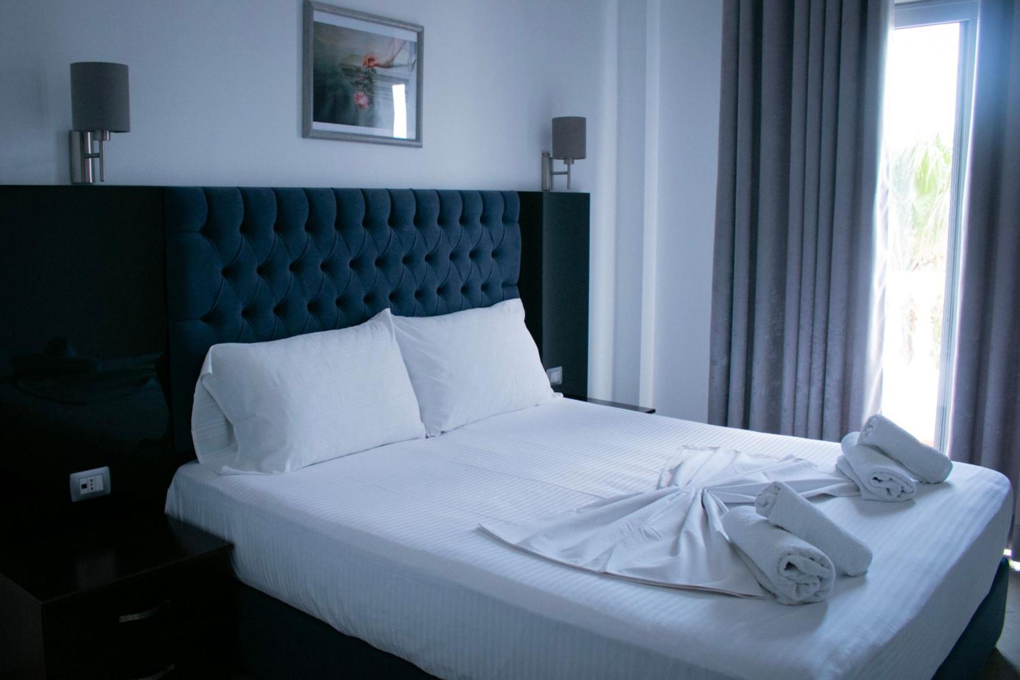 Hotel Fron Sarandë Exteriör bild