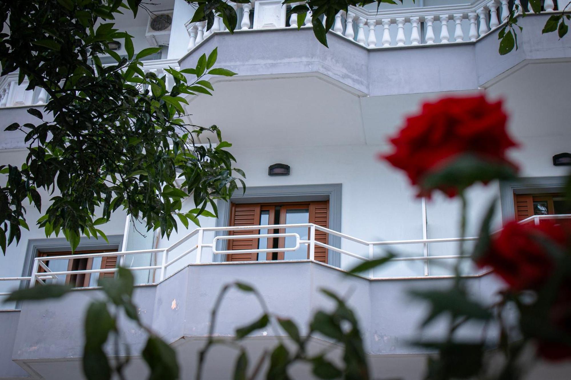 Hotel Fron Sarandë Exteriör bild