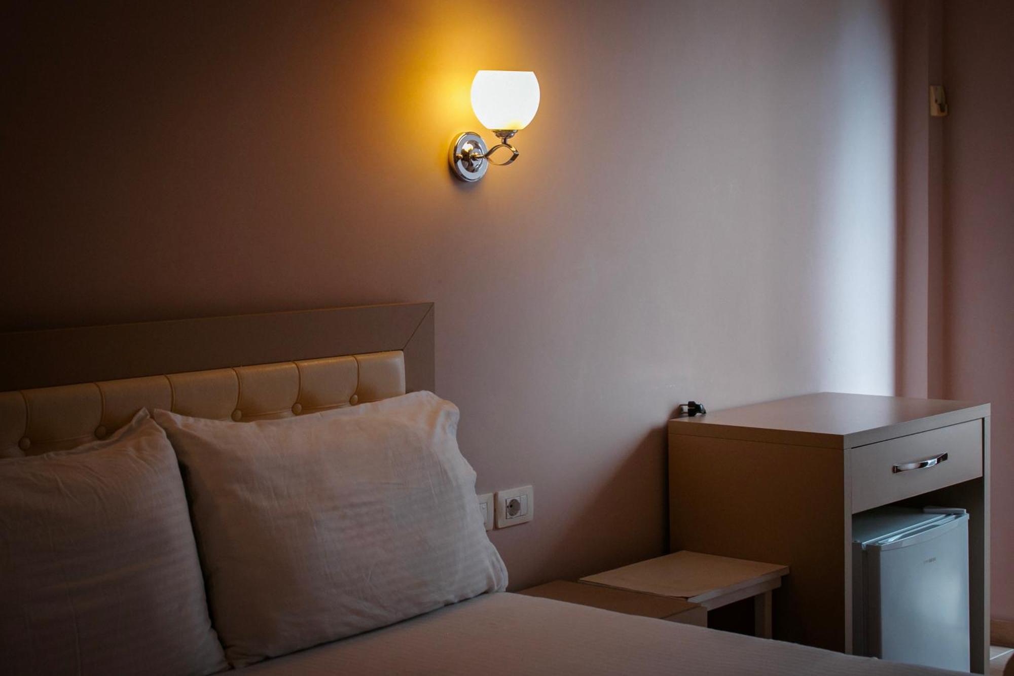 Hotel Fron Sarandë Exteriör bild