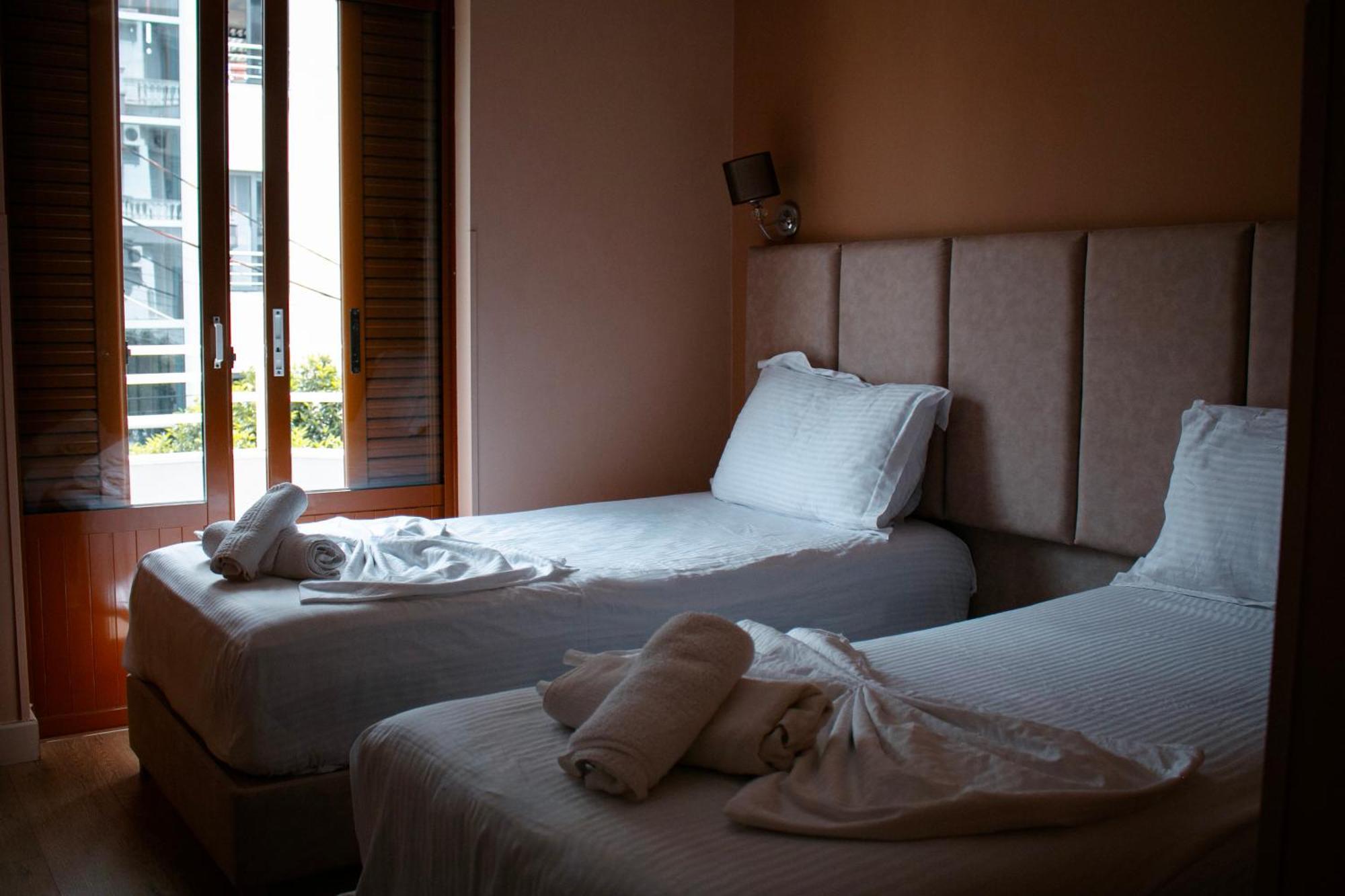 Hotel Fron Sarandë Exteriör bild