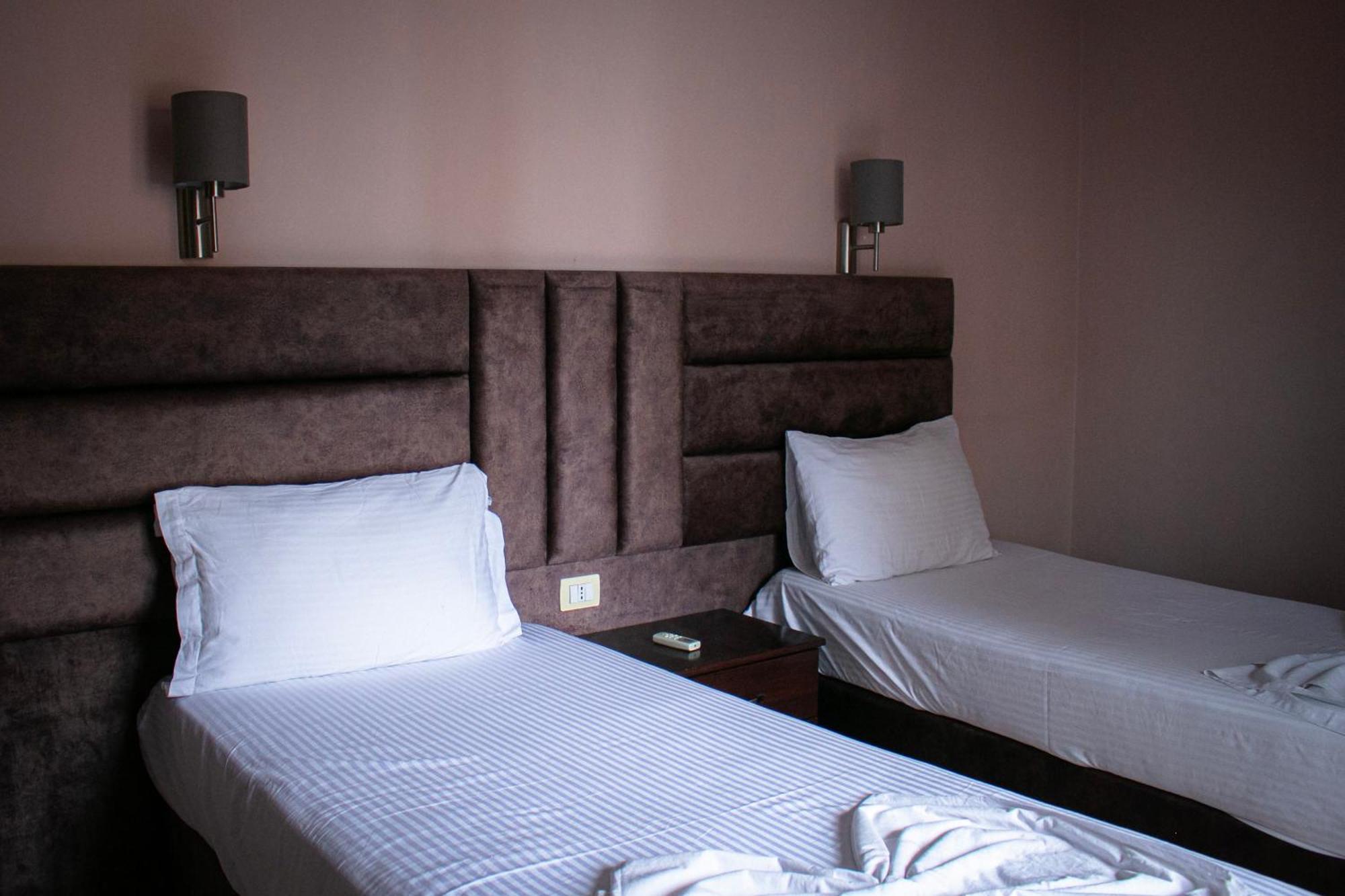 Hotel Fron Sarandë Exteriör bild