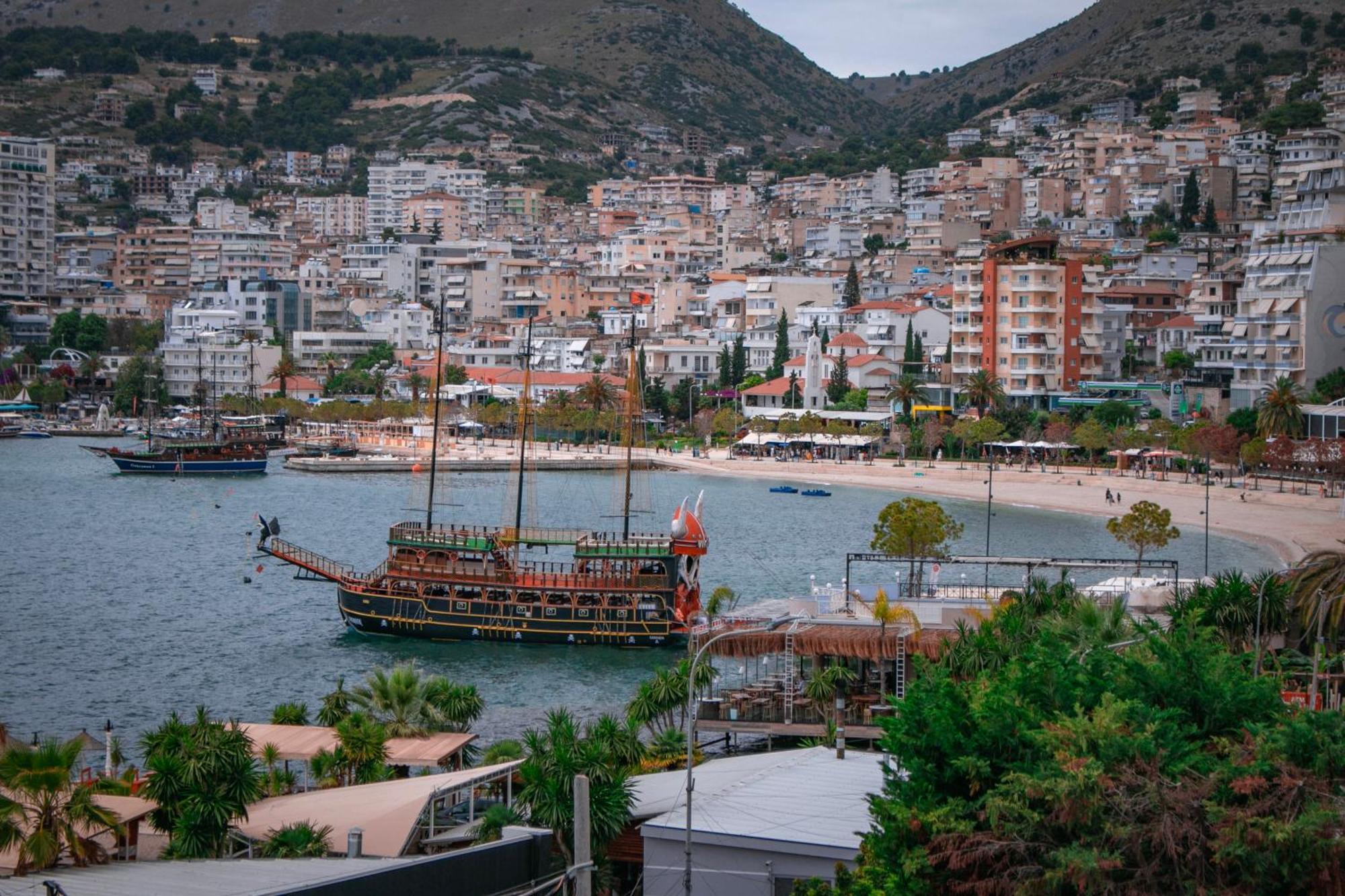 Hotel Fron Sarandë Exteriör bild